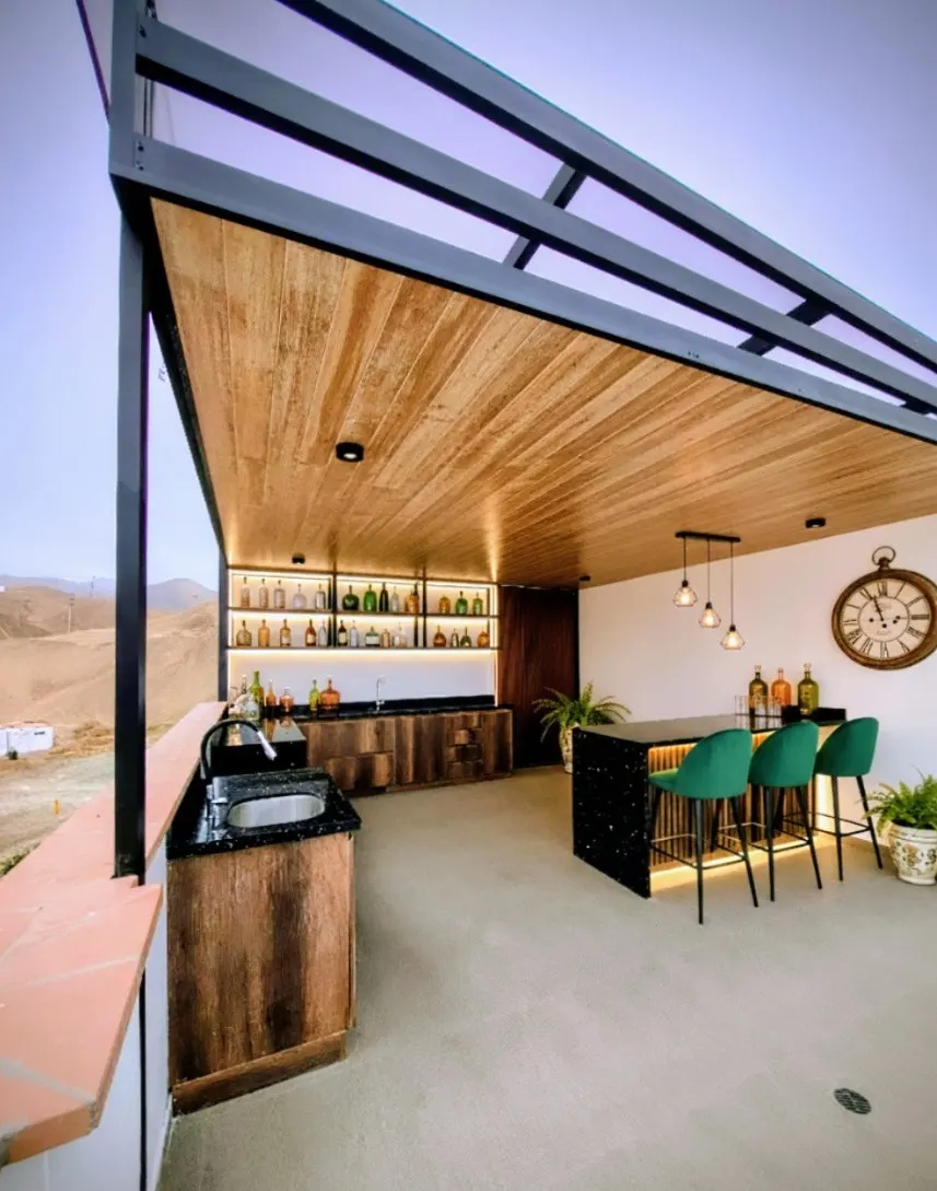 Pérgola de Doble Estructura Machimbrada con Cobertura Superior Opaca