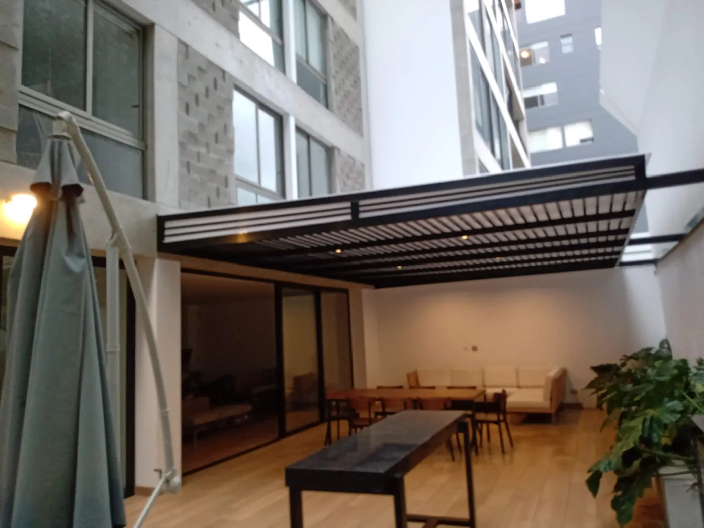 Pérgola de Doble Estructura Doble Traslúcida
